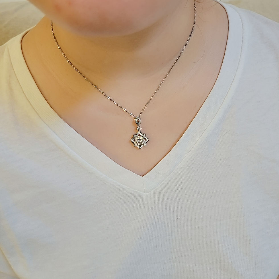 Thumbnail: MN109 -2 Carat Round Cut Moissanite Eight Awn Star Necklace - 2卡圓形莫桑石八芒星頸鏈