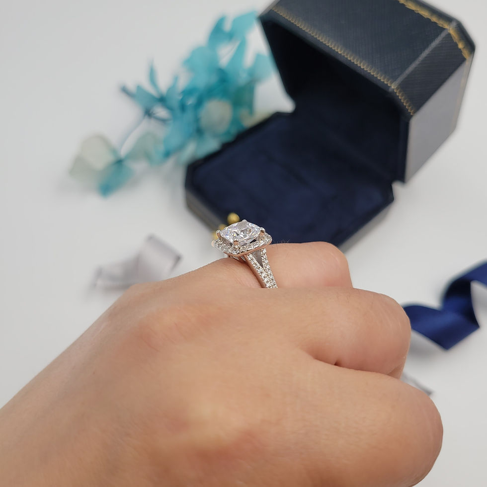 Thumbnail: MR235 - 2.5 Carat Cushion Cut Moissanite Halo Y-band Pave Ring - 2卡枕形莫桑石圍石Y臂伴碎鑽戒
