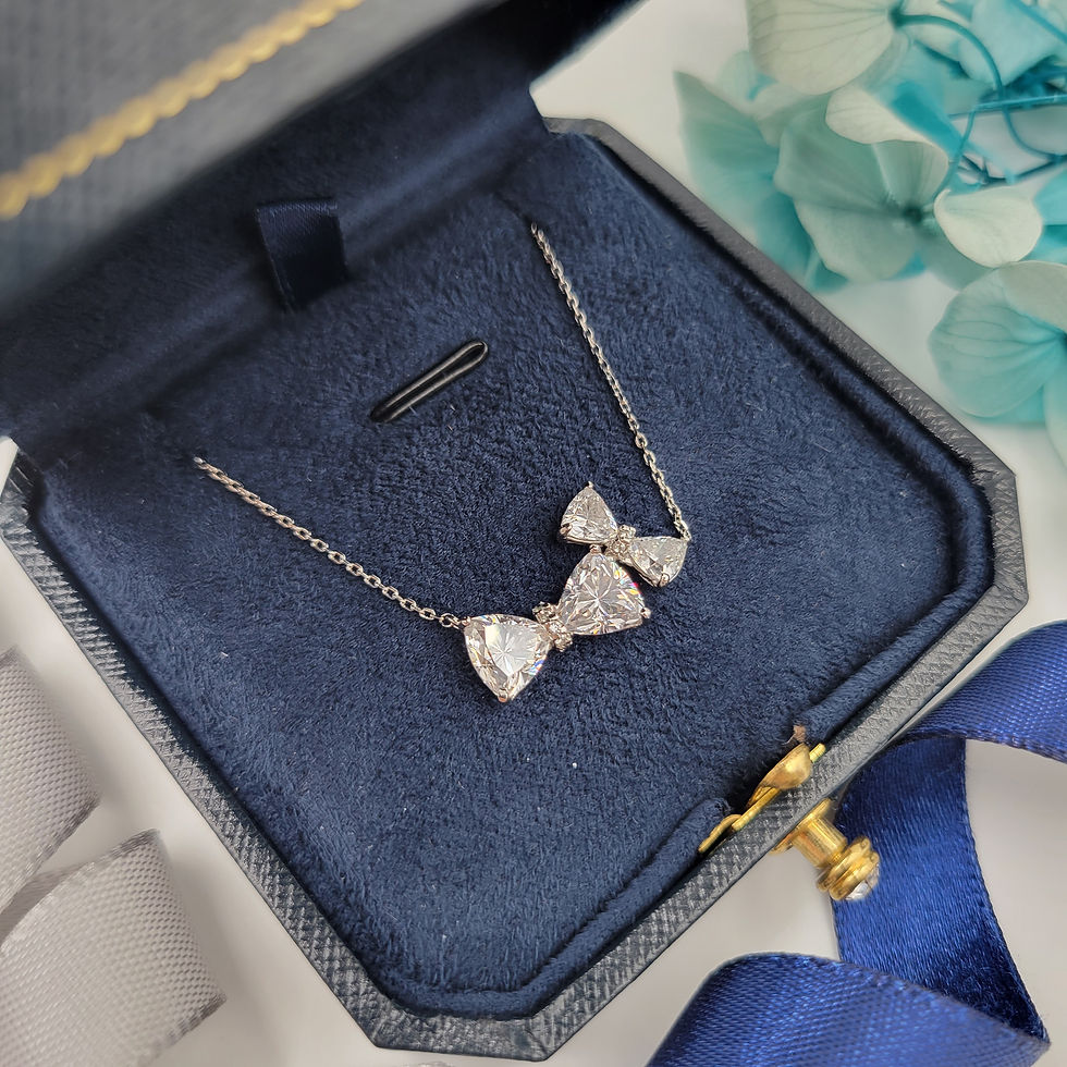 MN31 - 3.6 Carat Trillion Cut Moissanite Ribbon Necklace - 3.6卡三角形切割蝴蝶結莫桑石頸鏈