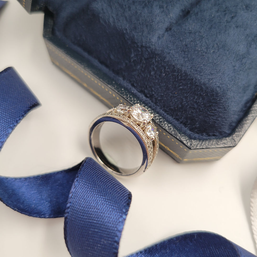 Thumbnail: MR241 - 1.2 Carat Round Cut Moissanite 3-stone Ring - 1.2卡圓形莫桑石三石戒指