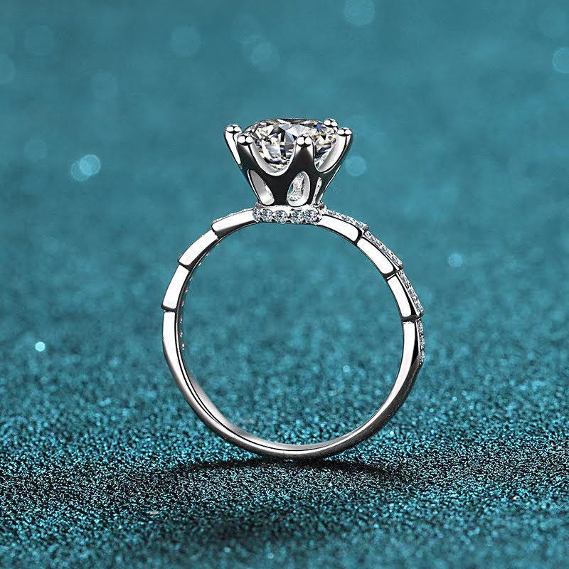 Thumbnail: MR113- 1 Carat Round Cut 6-prong Moissanite Solitaire - 1卡圓形莫桑石六爪戒指