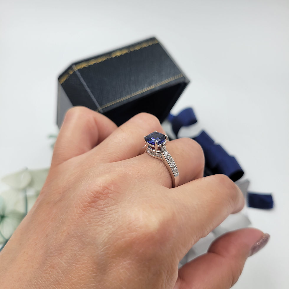 Thumbnail: LGBSR05 - 1 Carat Lab-grown Blue Sapphire Pave Ring -1卡培育藍寶石伴碎鑽戒