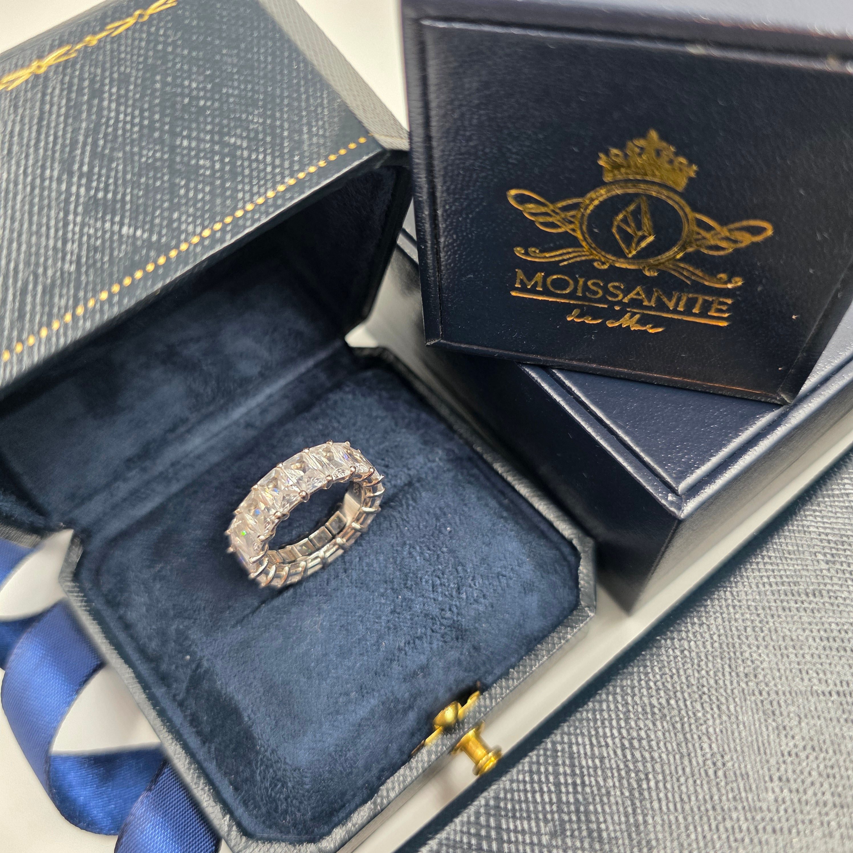 MR240 - Radiant Cut Moissanite Eternity Band - 輻射形莫桑石永恆戒
