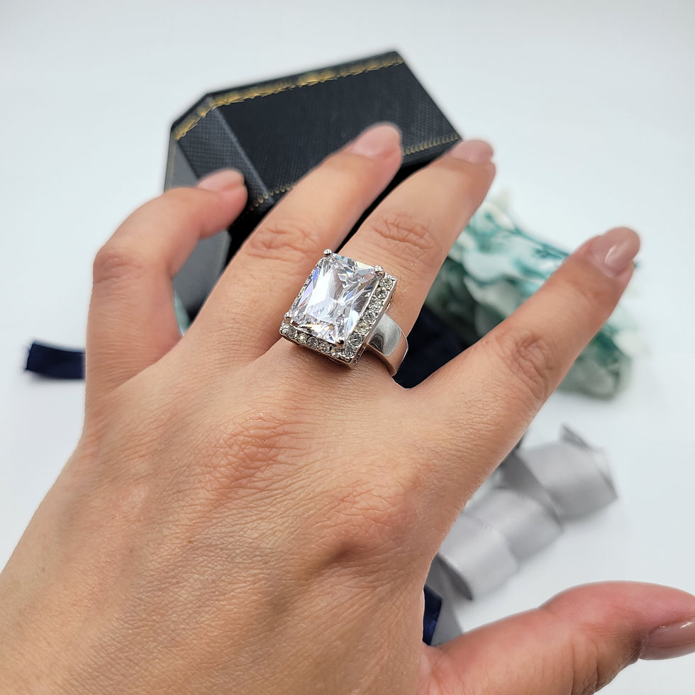 Thumbnail: MR294 - 12 Carat Radiant Cut Moissanite Halo Ring - 12卡雷恩斯形莫桑石圍石戒指