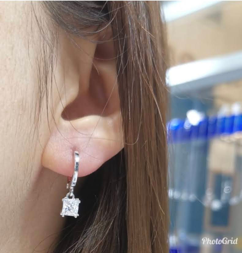 Thumbnail: ME33 -2 Carat Princess Cut Moissanite Dangling Earrings - 2卡公主方莫桑石耳環
