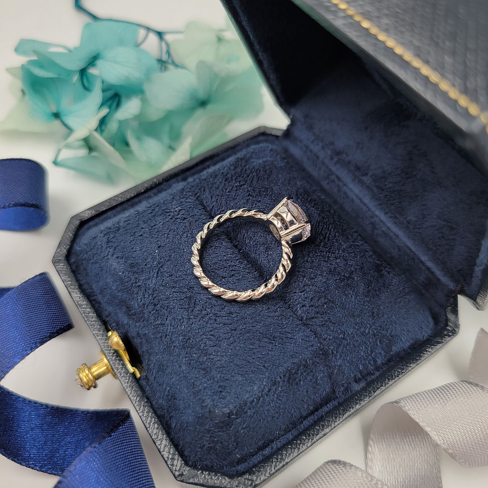 Thumbnail: MR280 -2.5 Carat Round Cut Moissanite Twisted Band Solitaire - 2.5卡圓形莫桑石扭紋戒指