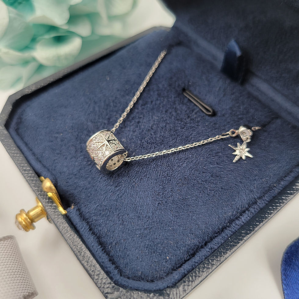 Thumbnail: MN104 - Moissanite Hollow Cylinder Stretchable Necklace - 莫桑石通體路路通可伸縮頸鏈