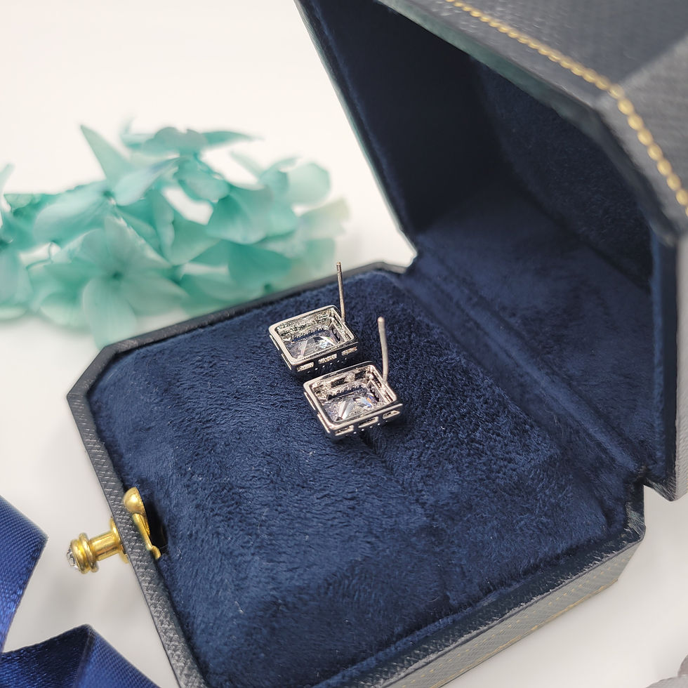 Thumbnail: RSE22 - Radiant Cut Zirconia Halo Stud Earrings - 明亮切割鋯石圍石耳釘