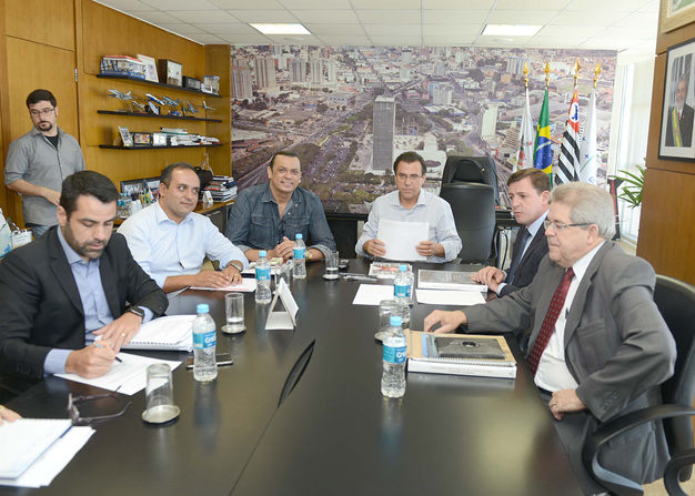 Prefeito de São Bernardo recebe prefeito eleito para inicio de transição de governo.