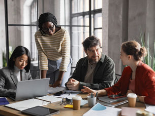 MIETEN VON BÜROGEBÄUDEN & BENEFITS VON VOR-ORT-ARBEITEN