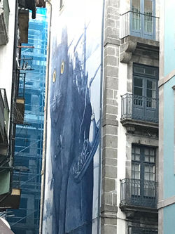 En remontant vers la place Batalah