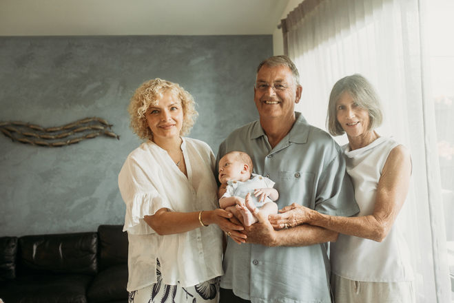 Lifestyle newborn and family photo shoot in Auckland