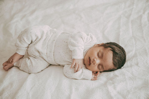 Lifestyle newborn and family photo shoot in Auckland