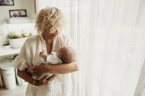 Lifestyle newborn and family photo shoot in Auckland