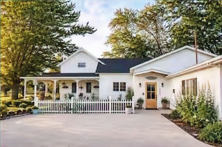 bedandbreakfast.avif