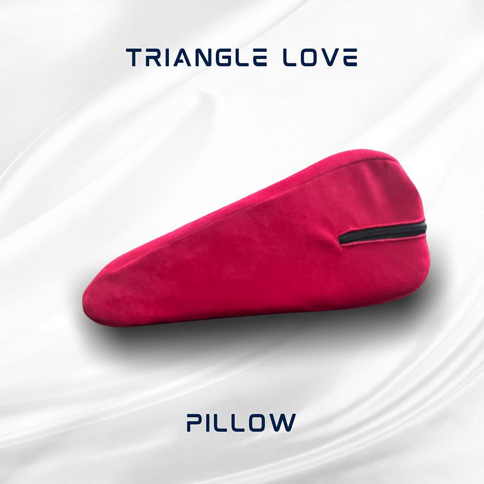 Miniatyrbild: Striking Red Triangle Love Pillow
