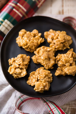 No-Bake Peanut Butter Corn Flake Cookies
