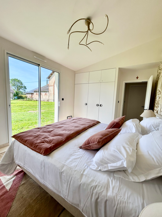 Blush Suite, double bed in the suite