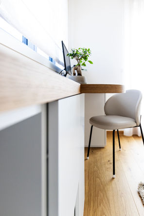 Bureau aménagé sur mesure, intérieur fonctionnel et élégant par l’architecte CLODE, Grand-Est