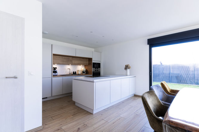 Photographe professionnel Metz – intérieur lumineux d’une maison à vendre pour une agence immobilière