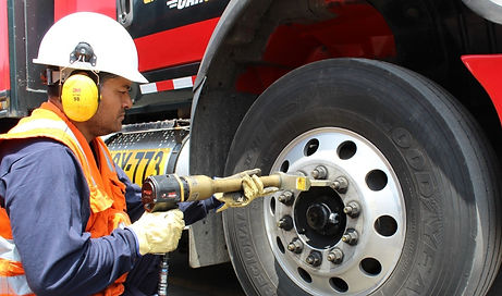 mantenimiento de neumatico de camion,renova,taller de neumaticos