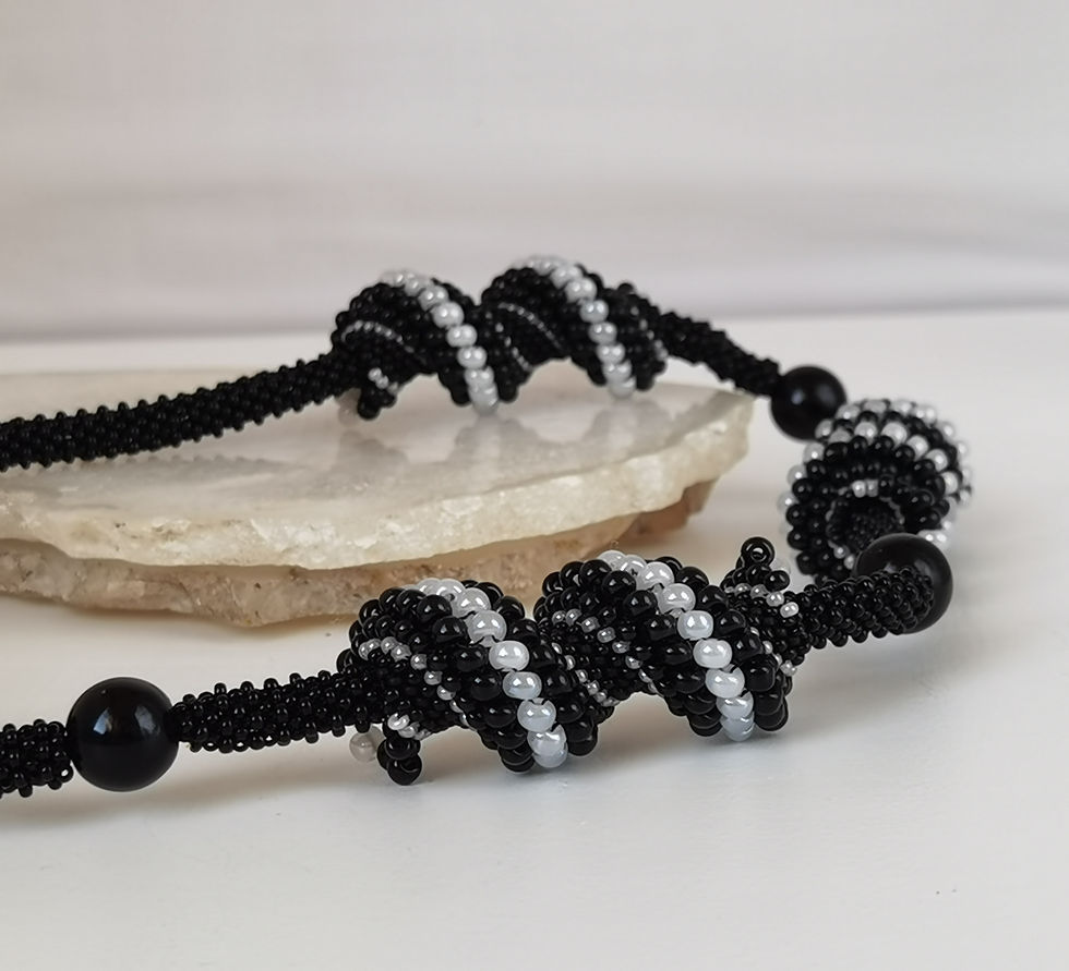 Miniatiūra: ELEGANT LONG BLACK BEADS NECKLACE