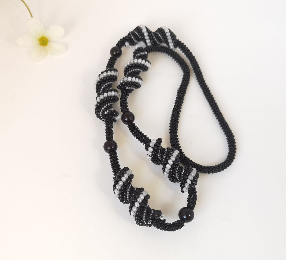 Miniatiūra: ELEGANT LONG BLACK BEADS NECKLACE