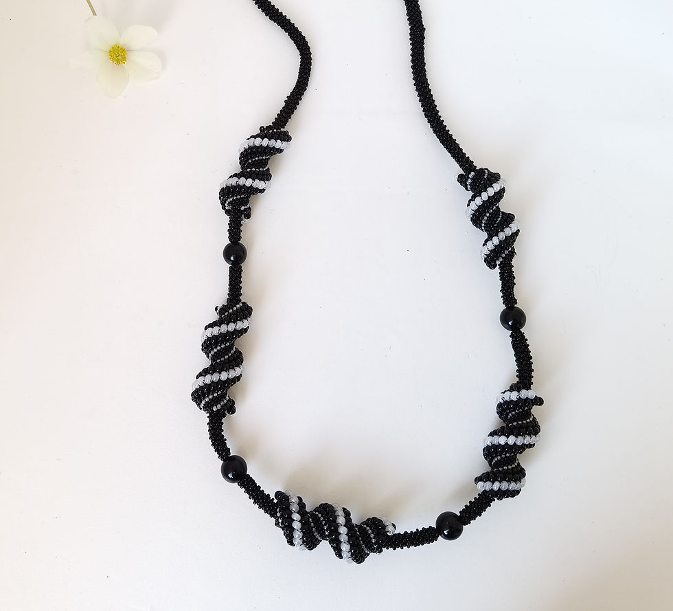 Miniatiūra: ELEGANT LONG BLACK BEADS NECKLACE