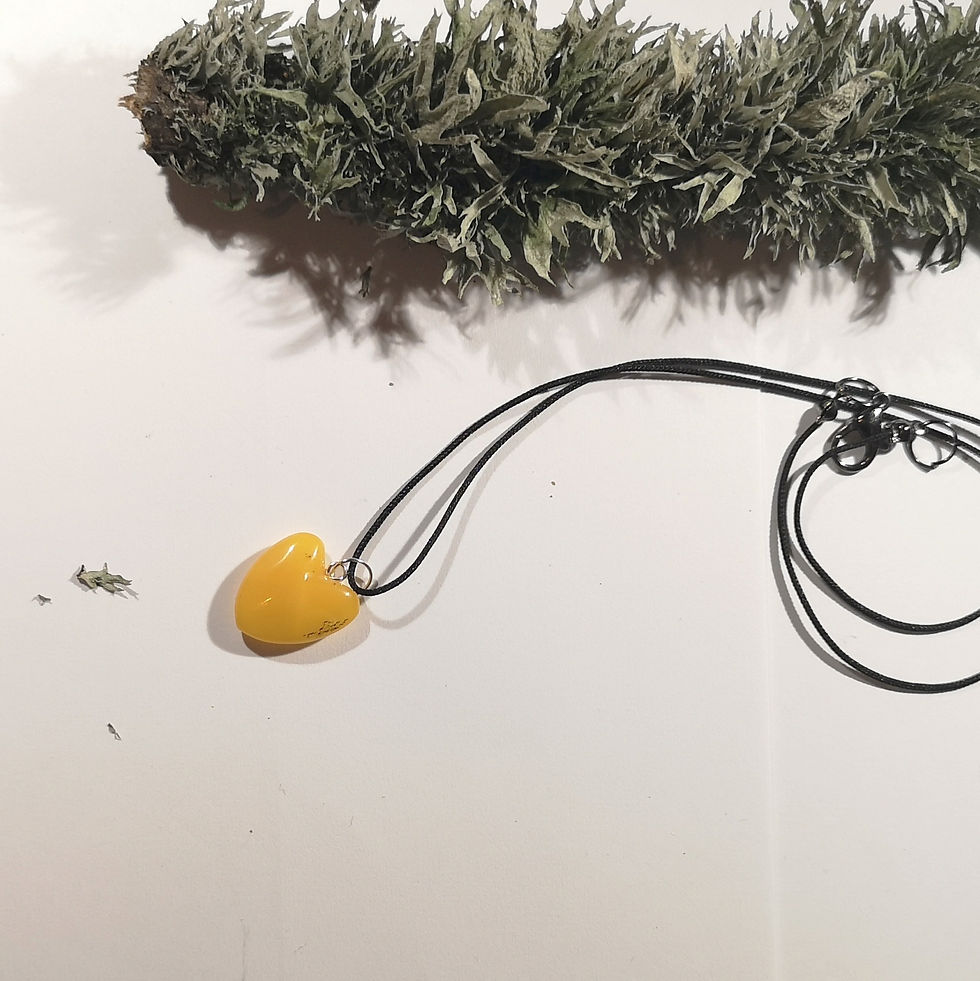 Miniatiūra: TWO BALTIC AMBER HEARTS