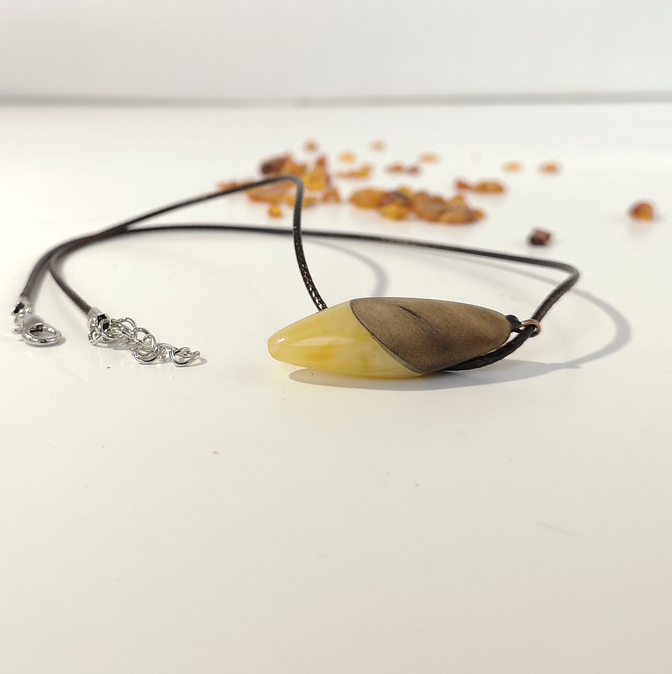 Miniatiūra: HANDMADE AMBER WOODEN PENDANT NECKLACE