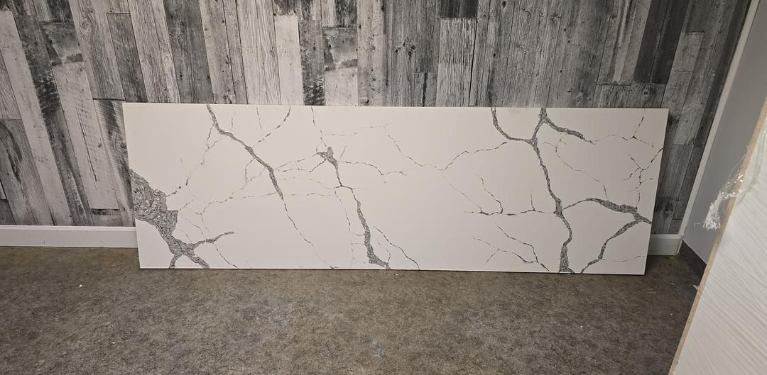Quartz R7316 97" x 32"