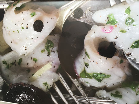 Loup mariné sur carpaccio de betterave