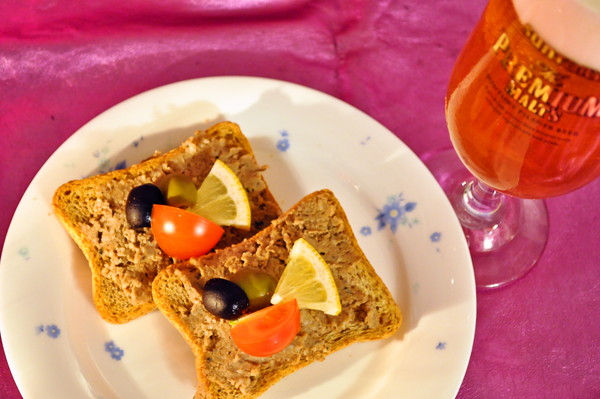 イワシのパテ＆オリーブ＆トマト＆レモン