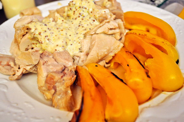 ローストチキン，パプリカ添え