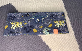 Kinderstirnband Dinos grau.jpg