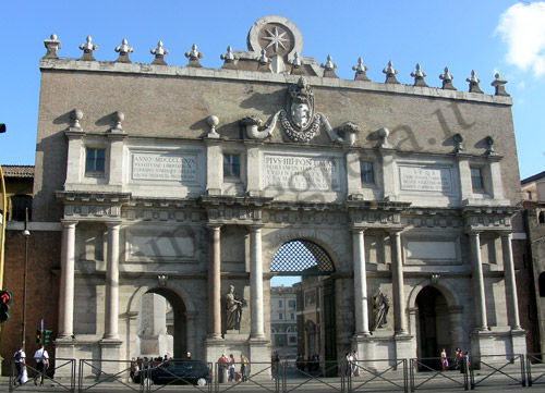 Porta del Popolo, na Piazza del Popolo