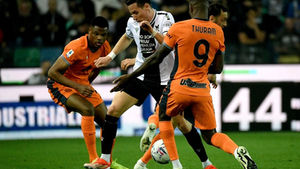 Juventus e Genoa jogarão com portões fechados após episódios de violência; saiba mais.