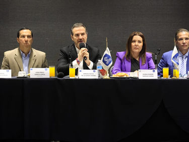 Presenta Adrián de la Garza plan de gobierno ante el Consejo de CAINTRA