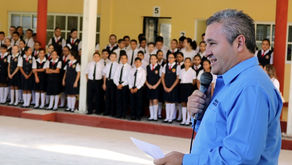 inauguran ciclo escolar en Santiago