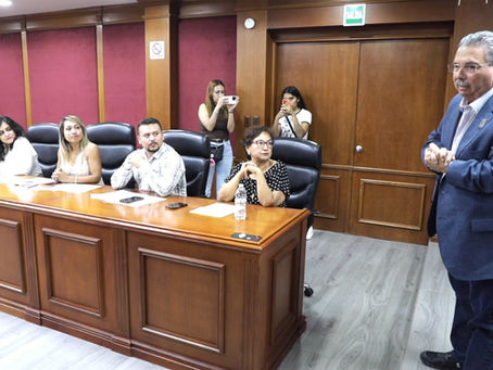 LE OTORGAN LICENCIA TEMPORAL A MIJES;
DESIGNAN A NUEVO ENCARGADO DEL DESPACHO