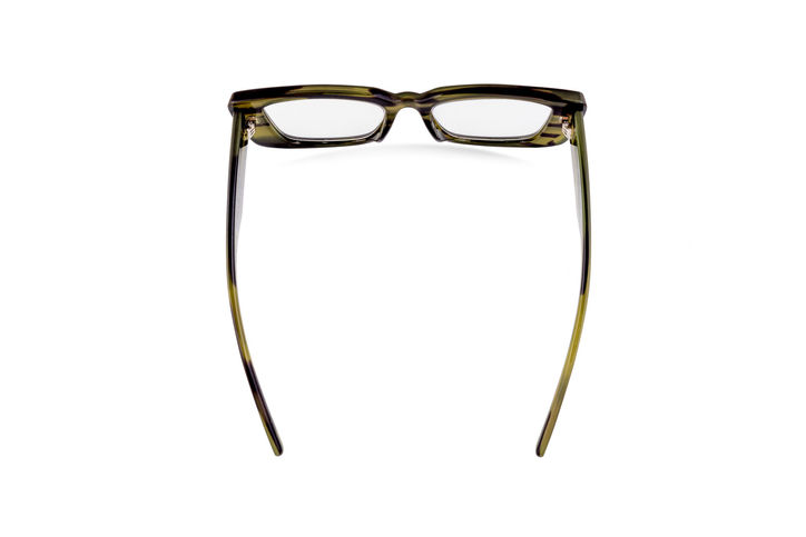 Eyewear before-and-after commercial photo editing by Commapix