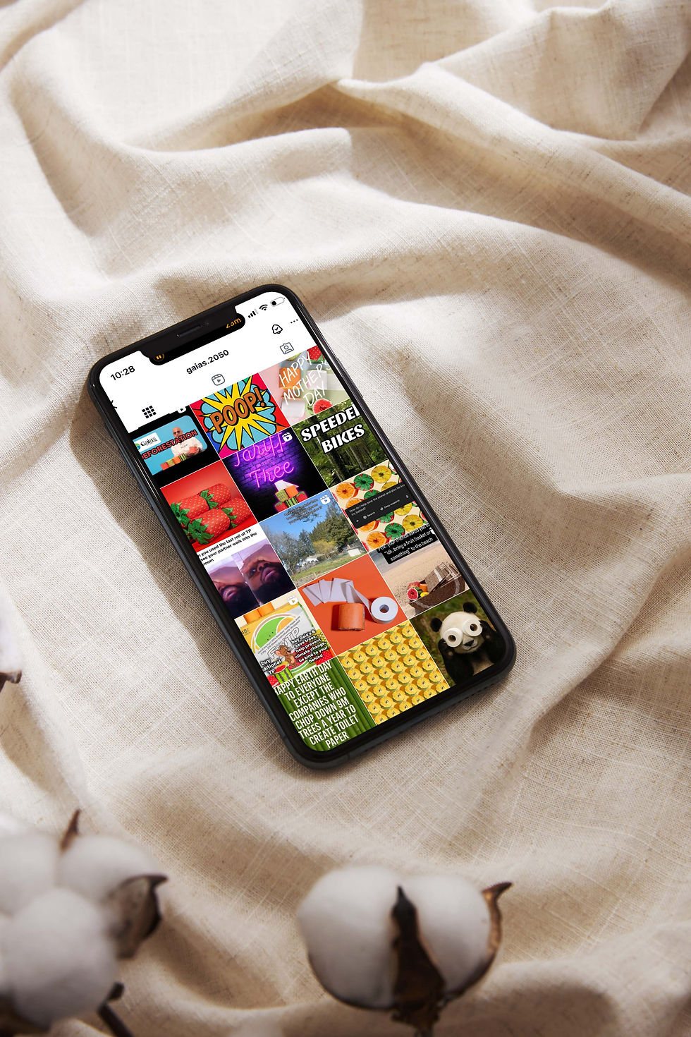 Commercial photo of eco-friendly Bambo toilet paper for e-commerce by Commapix in Los Ange