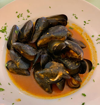 steamed mussels in broth