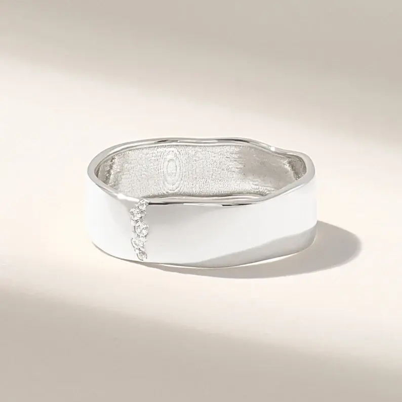 サムネイル： Solid Gold Wavy Wedding Band