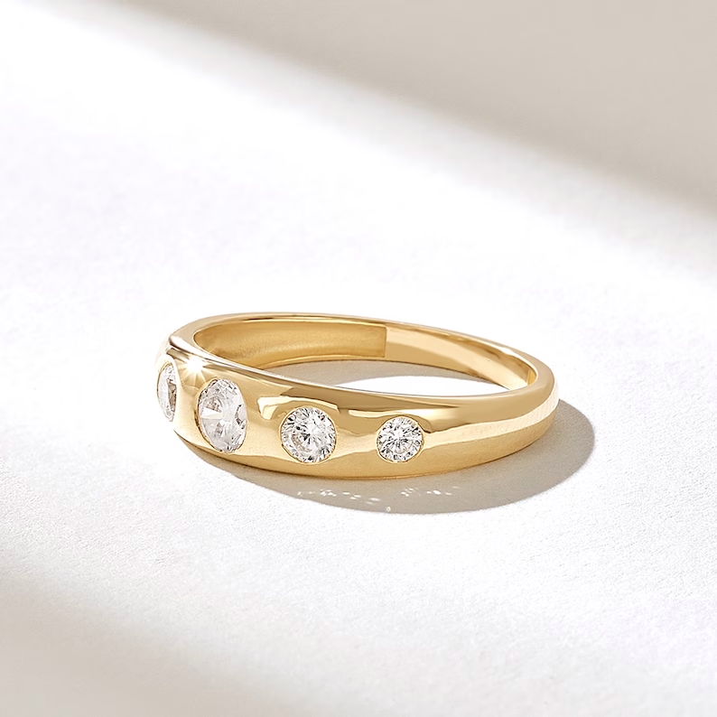 サムネイル： 18K Gold Bezel Diamond Wedding Ring