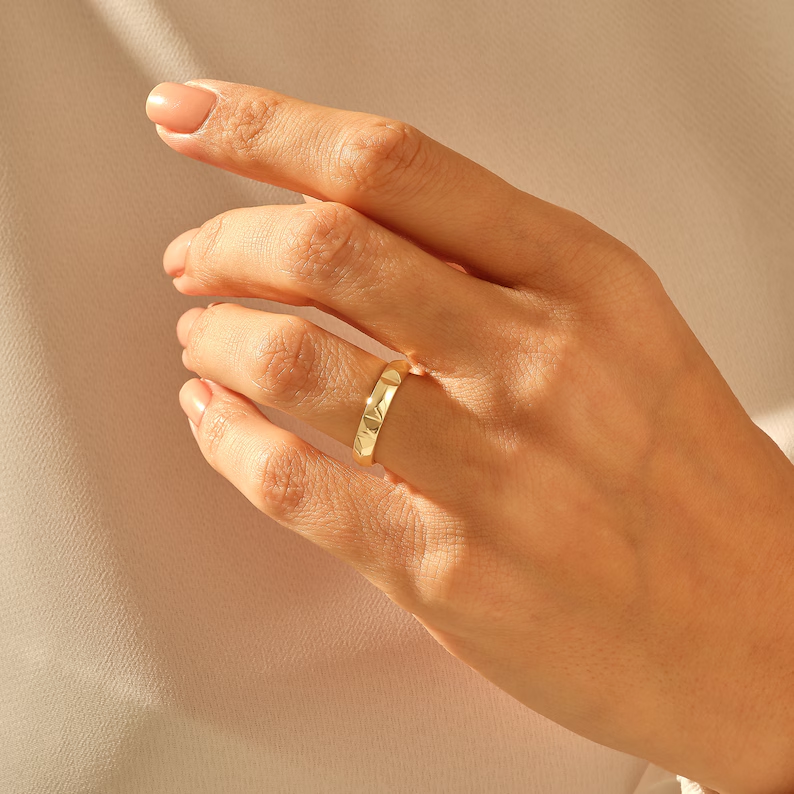 Thumbnail: Pyramid Diamond Ring