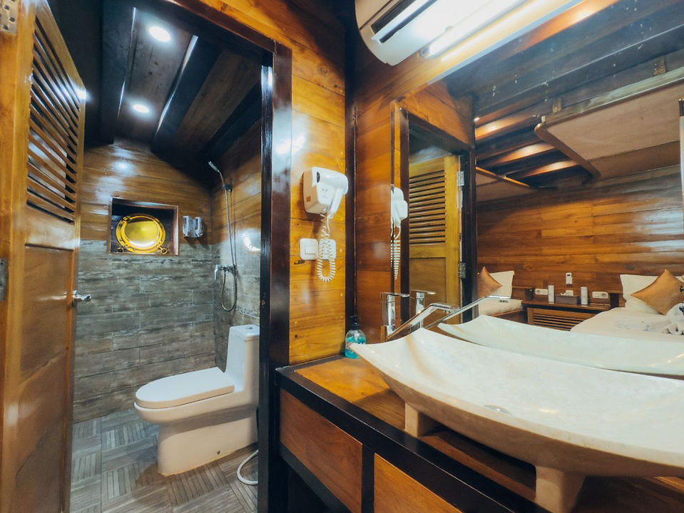 Luxury boat raja ampat