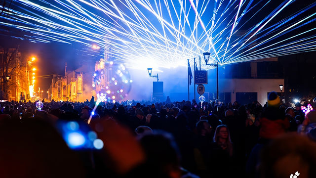 Noworoczny pokaz laserowy w plenerze na Moście Przyjaźni w Cieszynie – Silesia Lasers