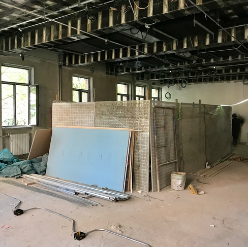 The Global Business Journalism classroom is being renovated as part of the Tsinghua School of Journalism and Communication construction project.
