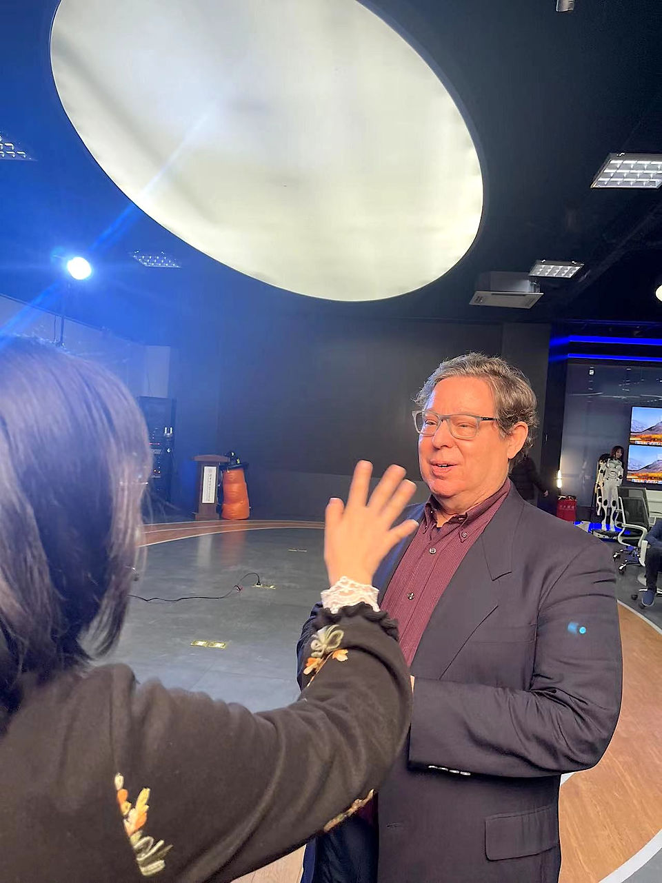 Global Business Journalism program director Rick Dunham led the team appearing in a Tsinghua University GBJ promotional video.